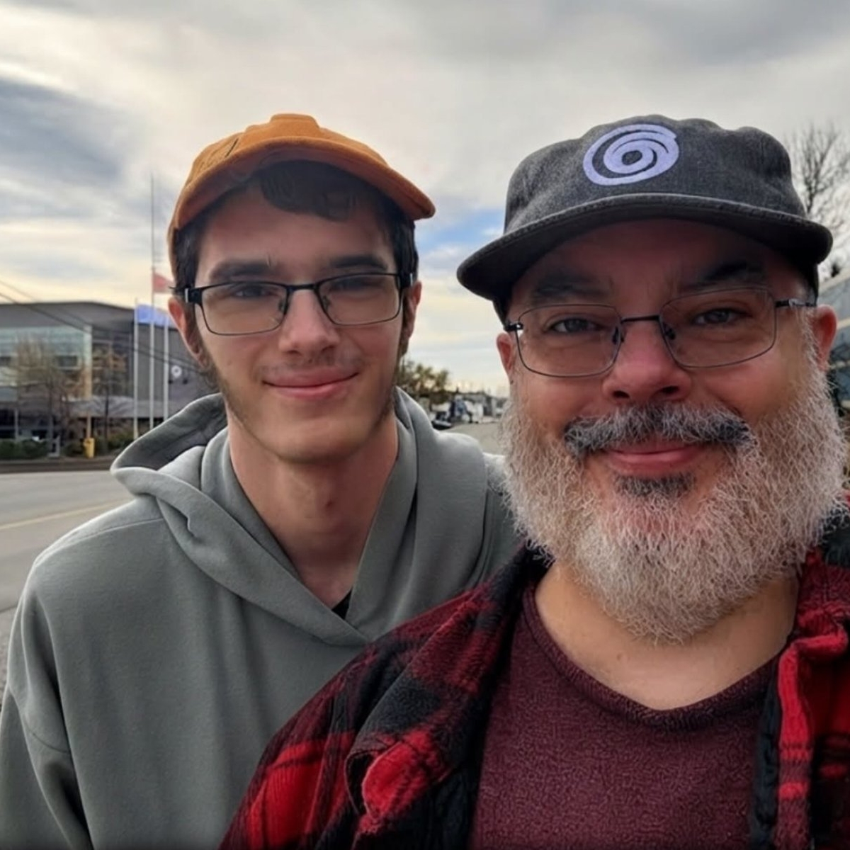 El este tatăl care a renunțat la job pentru fiul său cu autism, după ce a fost hărțuit online. A creat un server Minecraft special pentru el, folosit acum de alți 20.000 de copii cu autism
