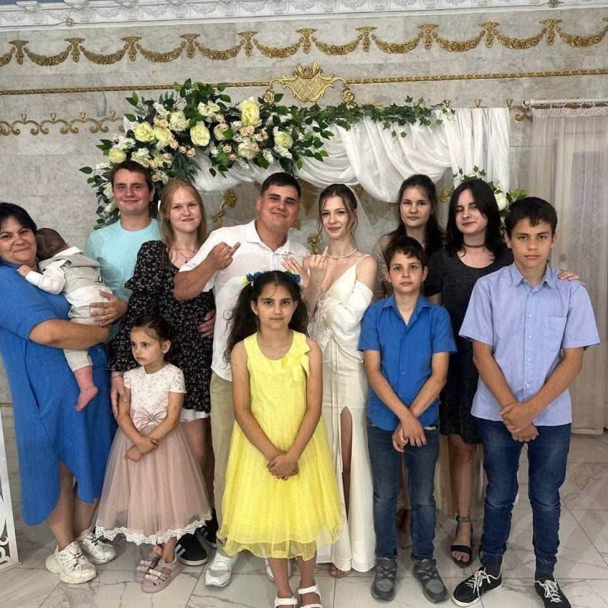 O familie cu 10 copii, distrusă de un atac cu rachetă. Părinții și șapte dintre copii au murit sub dărâmături