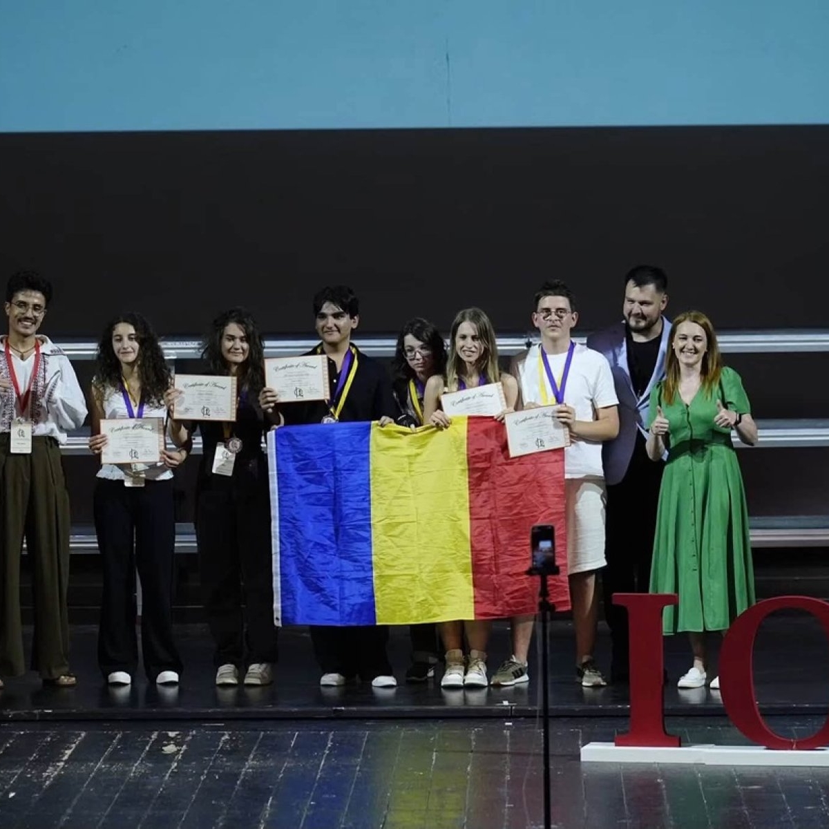 Performanță uluitoare pentru elevii români! Au câștigat 6 medalii de argint, una de bronz și două mențiuni la Olimpiada Internațională de Lingvistică 2026