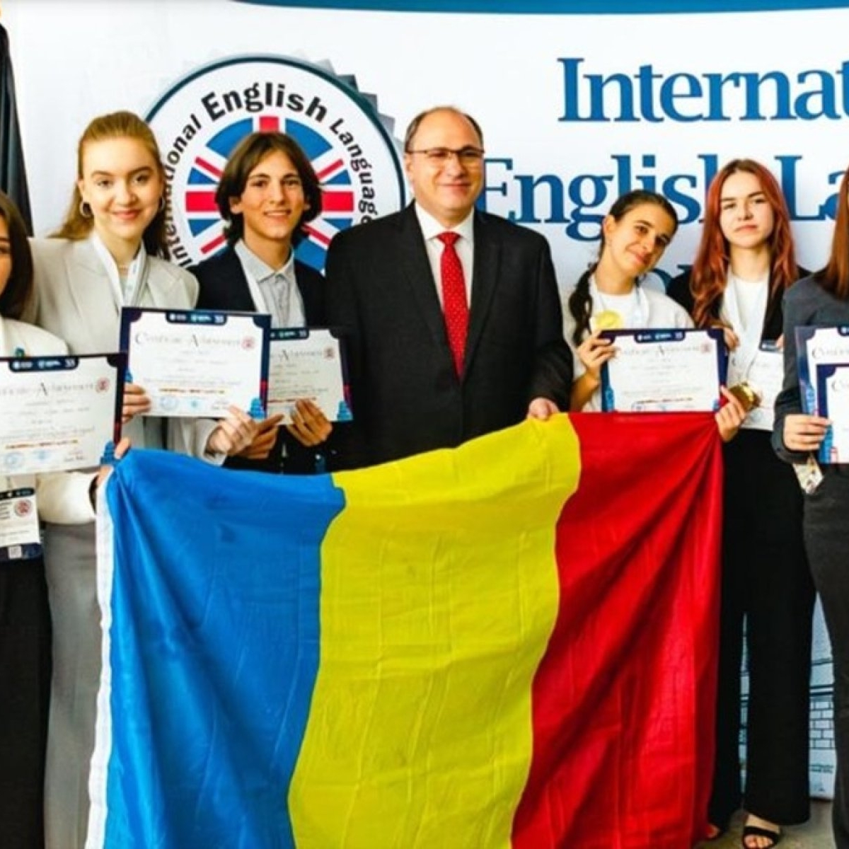 Elevii României „lovesc" din nou pe plan academic. Dublu aur la Olimpiada Internațională de Limba Engleză