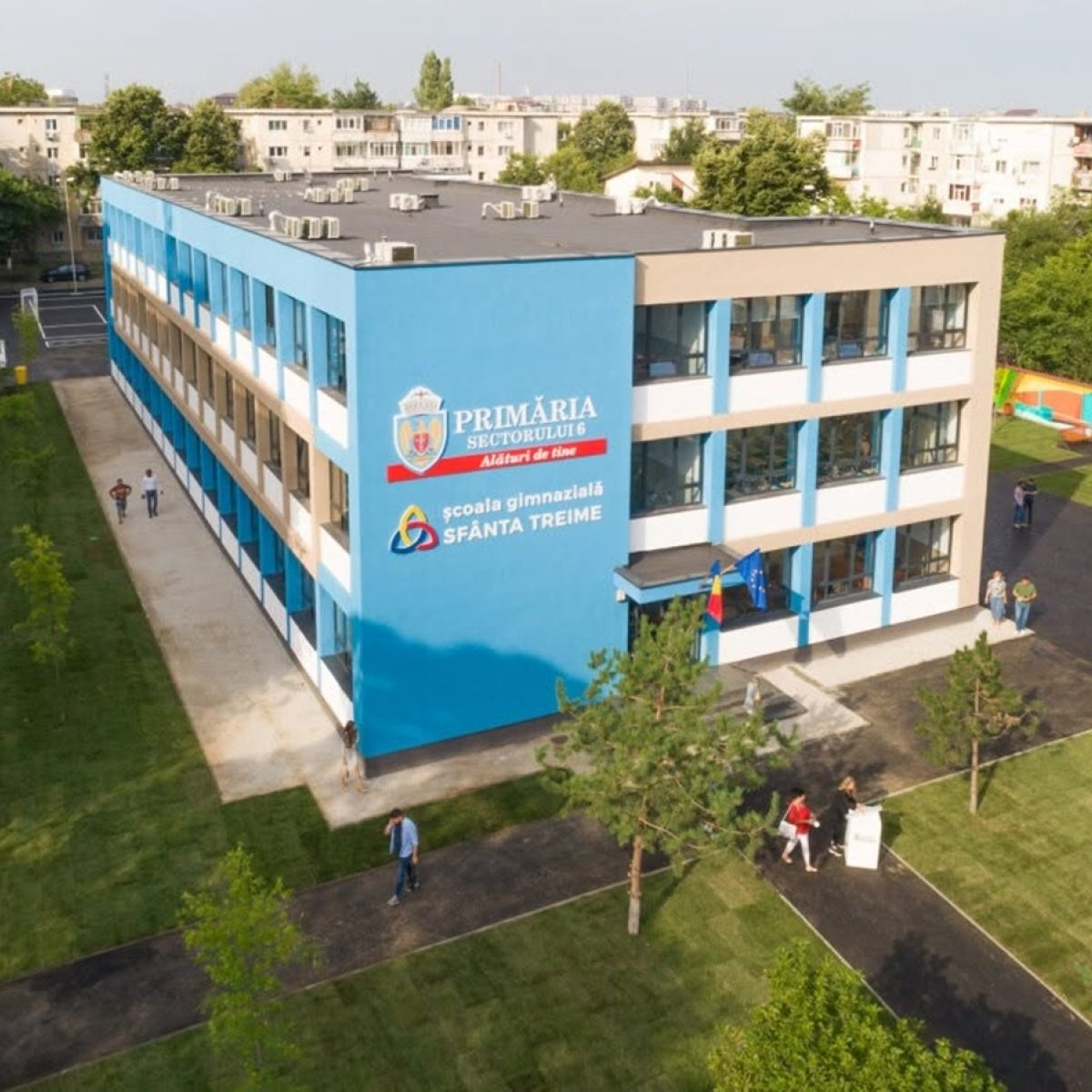 „Directorul ne pune să-i spălăm covoarele și să-i curățăm peștele”, acuzații grave din partea angajaților la o școală din București