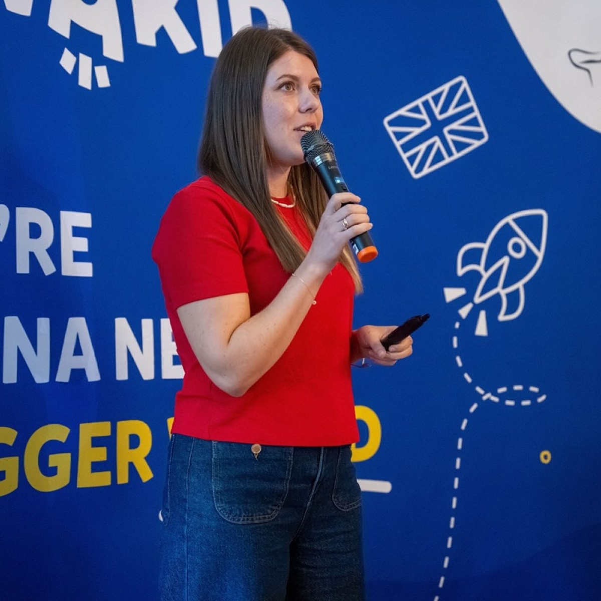 Peste jumătate dintre părinți cred că inteligența artificială poate accelera învățarea limbii engleze, potrivit Novakid
