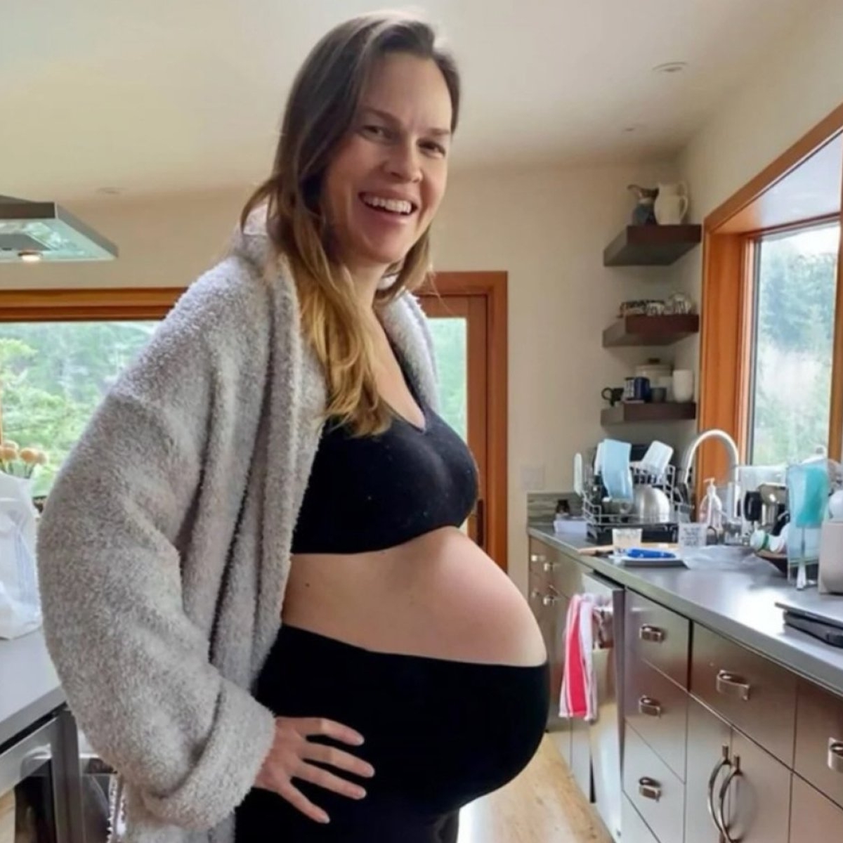 Hilary Swank este însărcinată din nou la 52 de ani. Actrița a adus pe lume gemeni în urmă cu 3 ani