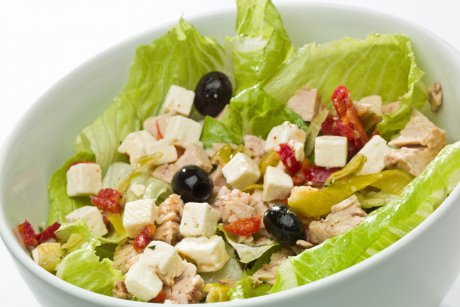 Salata cu ton si branza feta