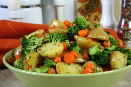 Salata de cartofi cu broccoli