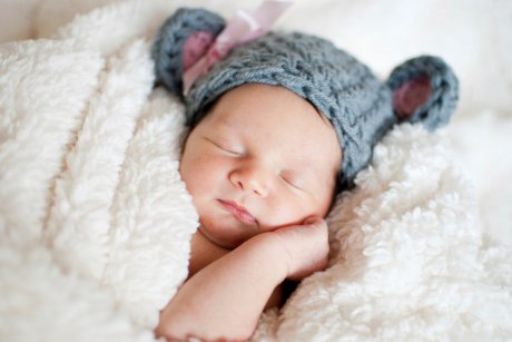 100 de intrebari si raspunsuri pentru prima luna de viata a bebelusului