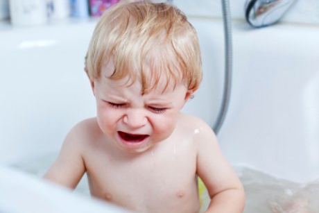 Copilul meu nu vrea sa faca baie! Cum procedez?