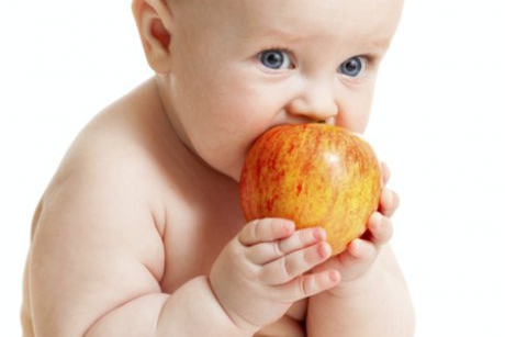 Nevoile nutritionale ale bebelusului: tabele si informatii utile