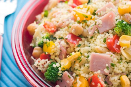 Salata din couscous si broccoli