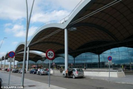 Copil in varsta de 5 luni a murit pe banda de bagaje dintr-un aeroport din Spania