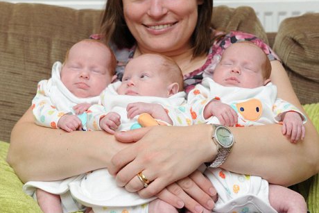 O britanica a nascut tripleti identici, situatie intalnita o data la doua sute de milioane de nasteri