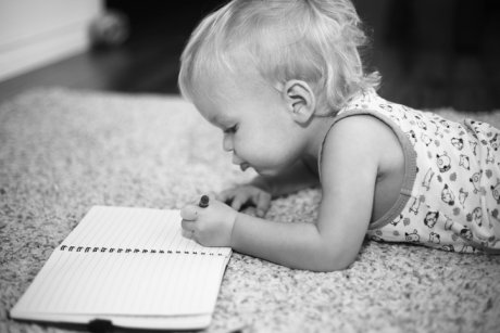 Cum inveti un copil stangaci sa scrie