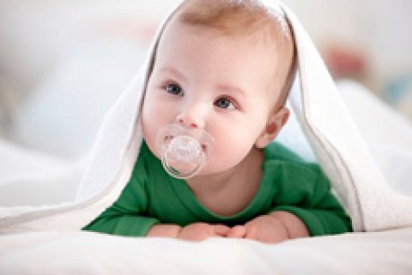 Alint si fericire pentru bebelusul tau, cu suzetele si snururile pentru suzete Philips Avent
