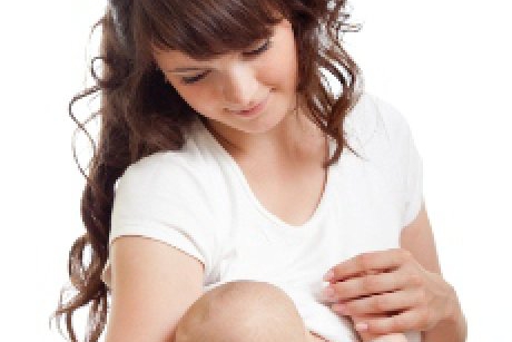 Intarcarea bebelusului: de la alaptare la biberon