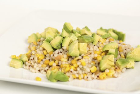 Salata de couscous cu avocado