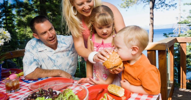 10 greseli in alimentatia copilului pe care parintii nici nu stiu ca le fac