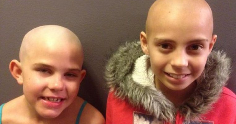 Exmatriculata de la scoala dupa ce s-a ras in cap pentru a-si sprijini prietena bolnava de cancer!