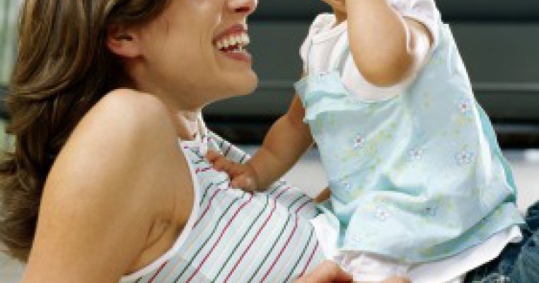 Joaca-te cu bebelusul tau: 5 activitati ieftine si la indemana care il vor face fericit
