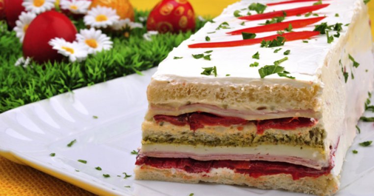 Aperitiv cu crema de branza si sunca de curcan