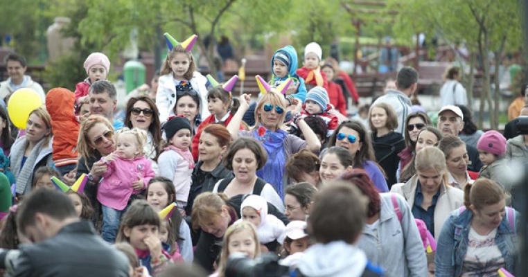 Gasca Zurli a organizat cel mai mare flashmob de copii si parinti