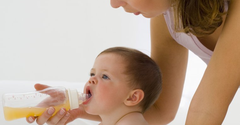 Humana si primii trei pasi in diversificarea alimentatiei bebelusului