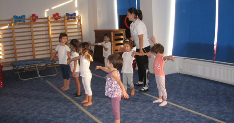 Fundatia Nadia Comaneci lanseaza campania „Kids Move” Cursuri gratuite de sport, dans si arte martiale pentru copii