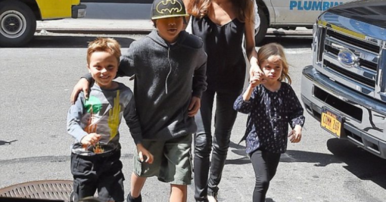 Angelina Jolie: “Mamele privilegiate nu ar trebui sa se planga.”