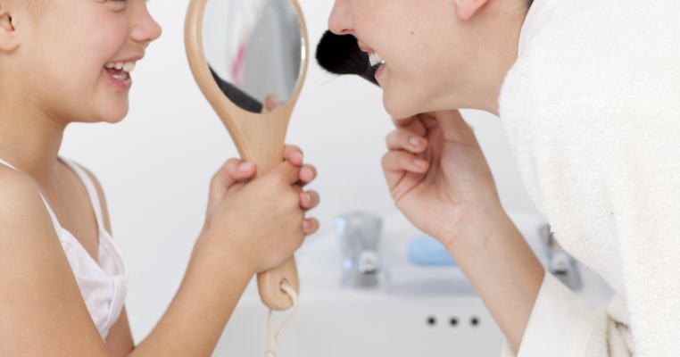 Cum sa fii mama, dar si femeie. Neglijenta personala poate afecta copilul?