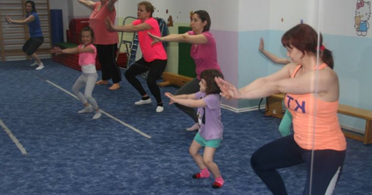Fundatia Nadia Comaneci va invita la MiniMe AeroDance Curs de aerobic, fitness si dans pentru copii si mamici