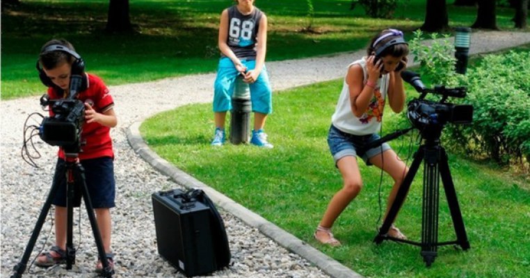 Descopera lumea plina de culoare a filmului si a televiziunii, la Scoala de Vara Micile Vedete
