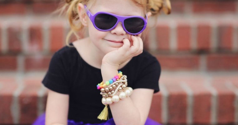 BABIATORS protejeaza ochii copiilor prin intermediul unei linii elegante de mini ochelari de soare