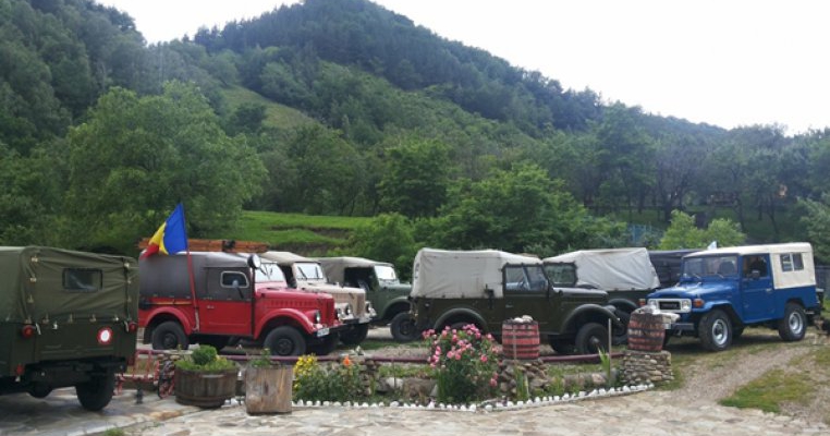 Drumetii cu 21 de automobile istorice prin Carpati