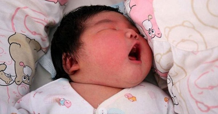 Bebe-record in China: O femeie a nascut un copil de 6 kilograme