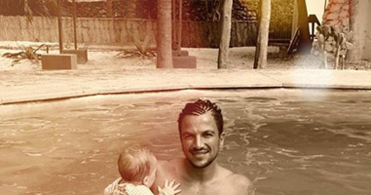 O familie fericita: Peter Andre cu sotia si copiii in Africa