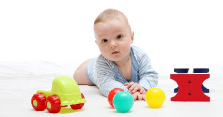 5 Jocuri pentru zilele ploioase, recomandate copiilor de 0-1 an