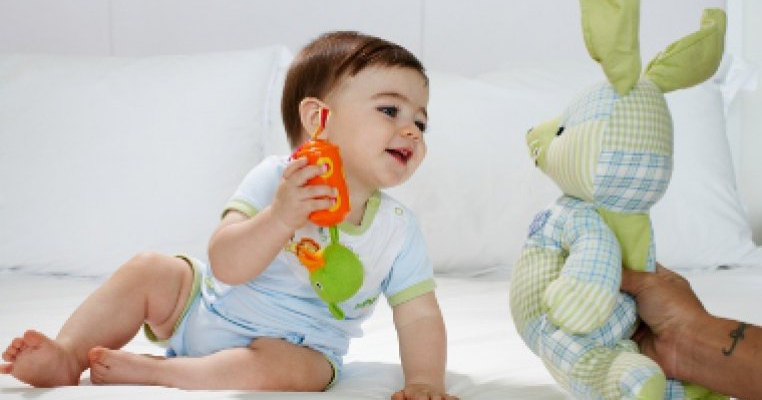 5 Jocuri pentru zilele ploioase, recomandate copiilor de 1-2 ani