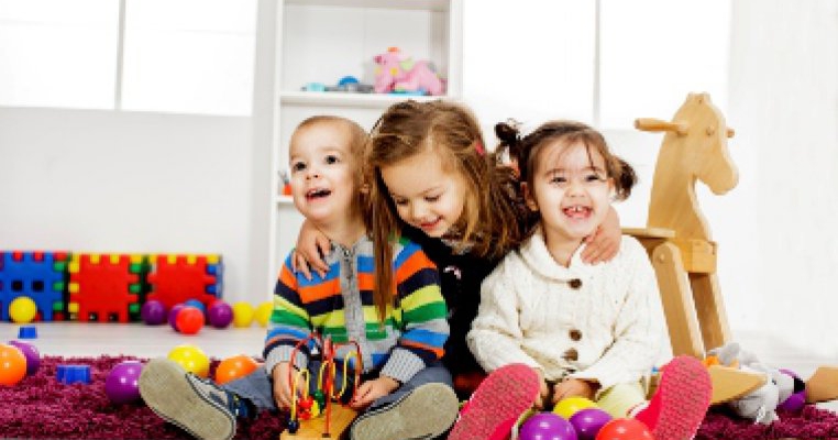 5 Jocuri pentru zilele ploioase, recomandate copiilor de 3-4 ani