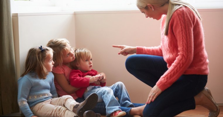Educatia pozitiva – modalitatea prin care copiii pot fi crescuti fara violenta si pedepse