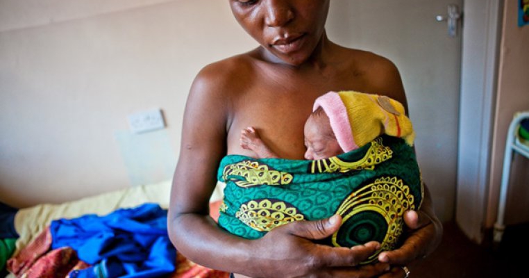 Fotografii incredibile surprind miracolul nasterii in Africa subsahariana