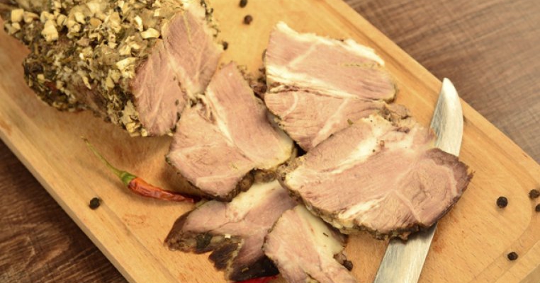 Mezeluri de casa: ceafa de porc