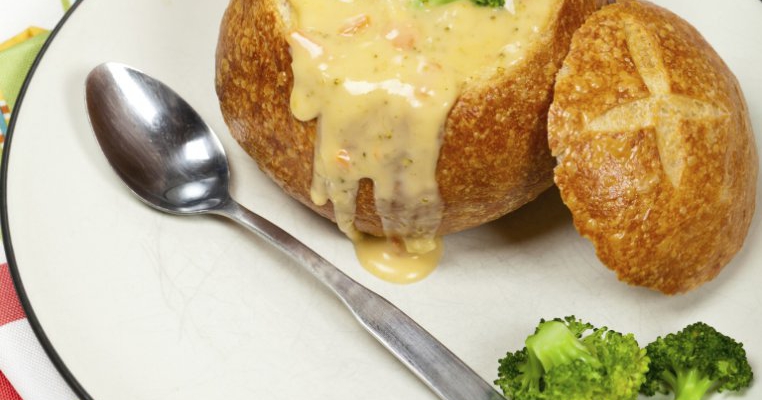 Supa crema de broccoli si branza Cheddar