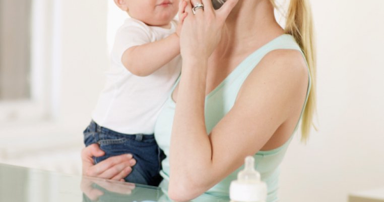 Cultiva-ti prieteniile si cand esti mama - daca poti vorbi la telefon!