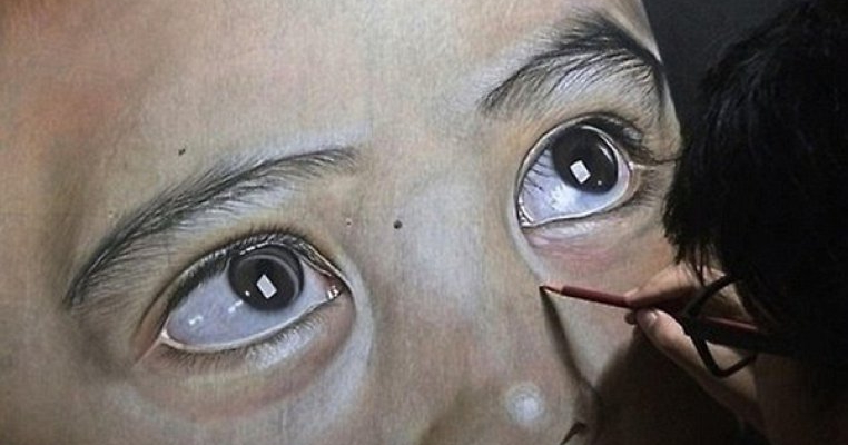 Ce face acest artist cu doar cateva creioane te va uimi!