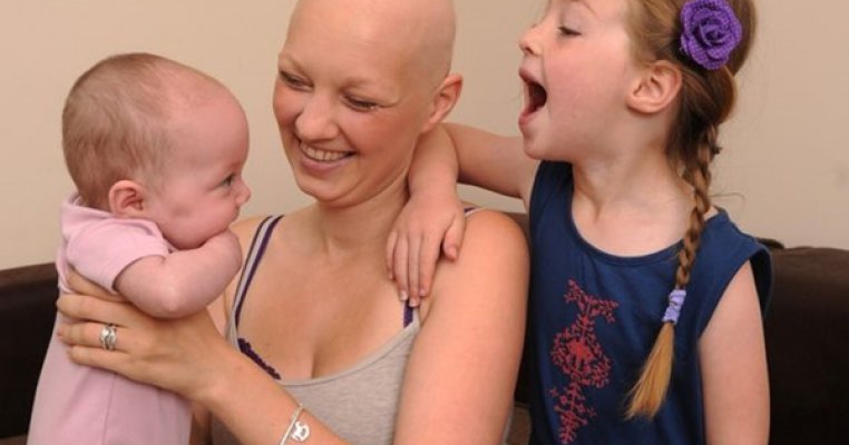 Acesta este ultimul Craciun alaturi de copiii ei. Povestea Samanthei, mama bolnava de cancer
