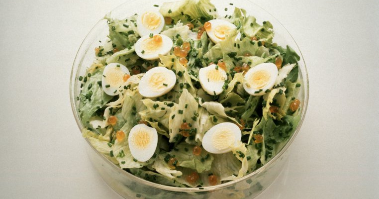 Salata cu pui si oua