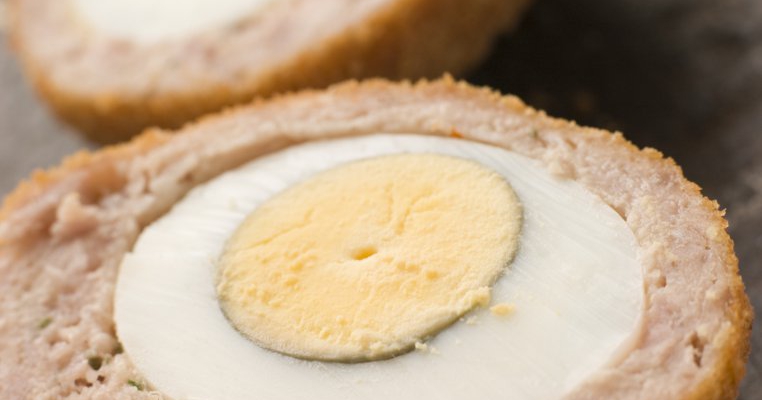 Aperitiv cu oua pane