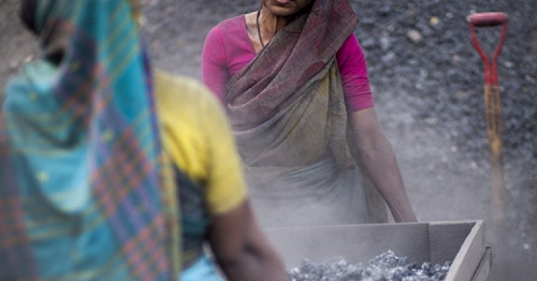 Imagini incredibile cu femeile din Bangladesh ce castiga doar 9 dolari pe saptamana