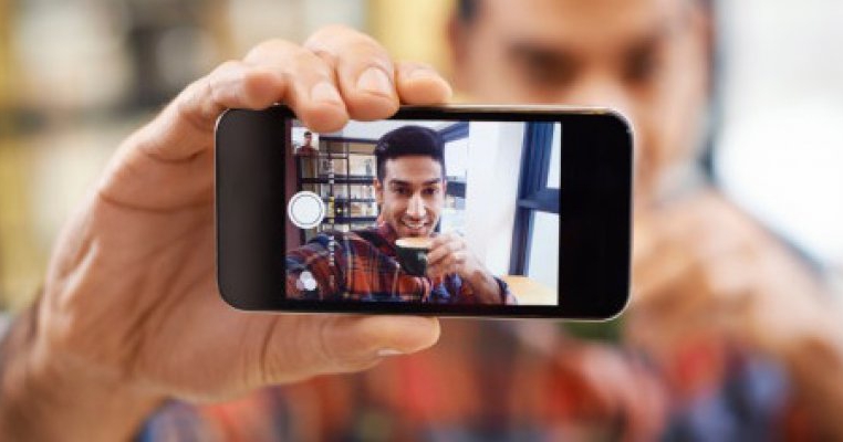 Selfie-urile, intre narcisism si psihopatie