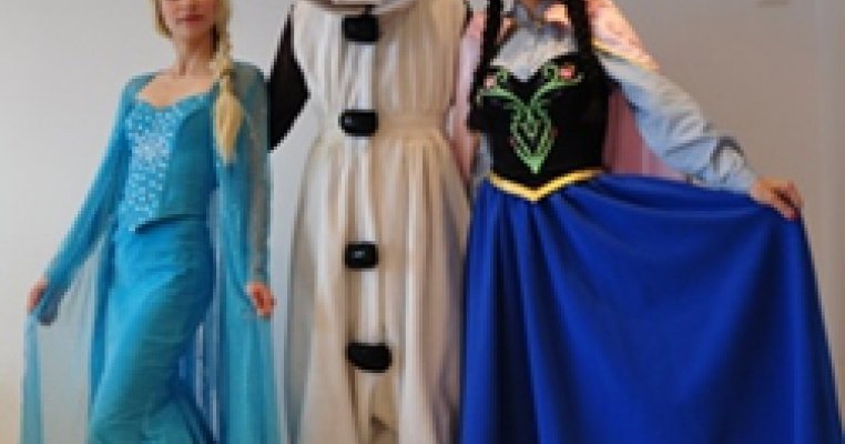 Teatrul Zurli va provoaca sa intrati in Castelul de Gheata