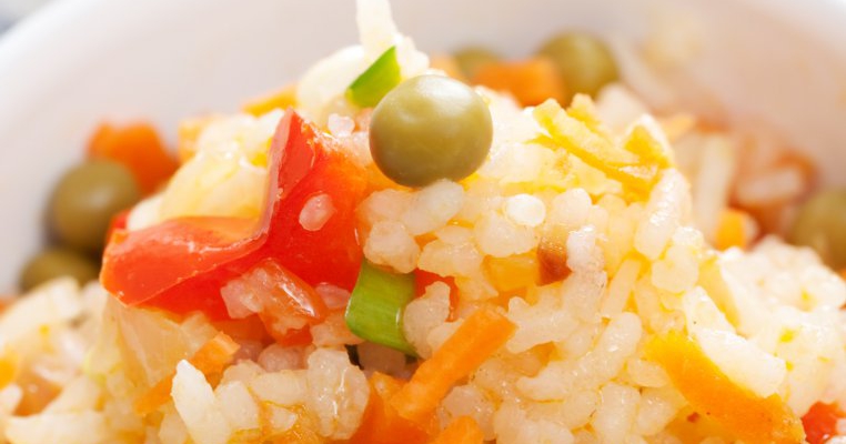 Pilaf cu sos de mazare